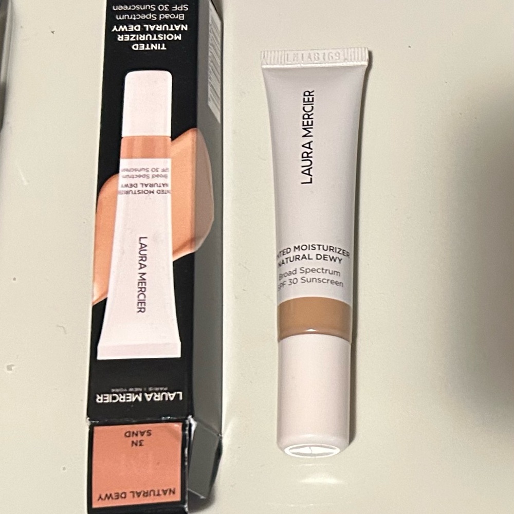 Laura Mercier Tinted Foundation Moisturizer Natural Dewy SPf30
